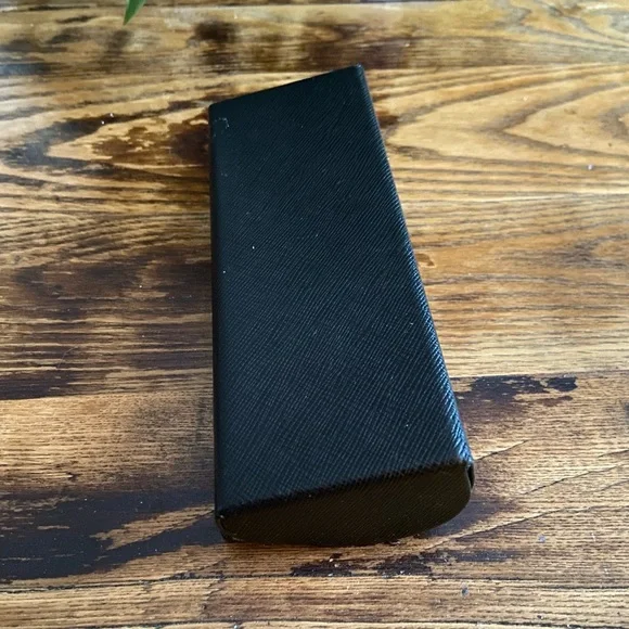 Prada - Picture 4 of 4